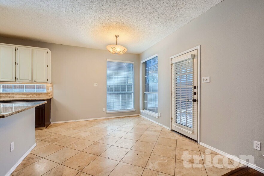 Building Photo - 4649 Devonshire Dr