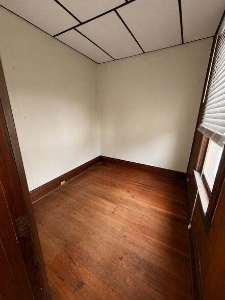 Building Photo - 31 Sheridan Ave