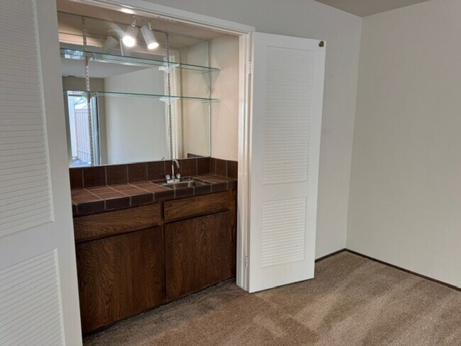 Building Photo - 2 story townhome with attached garage & no shared walls! Move in ready!