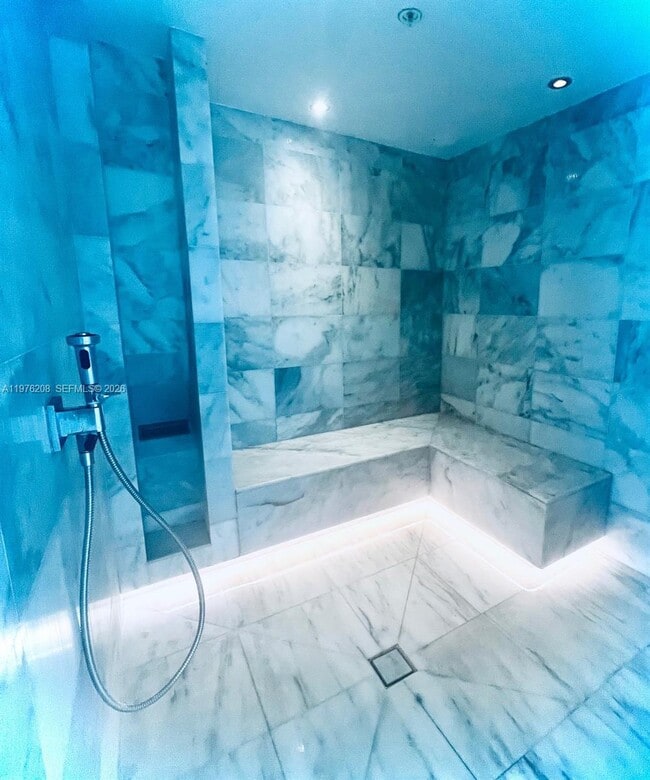 Building Photo - 700 NE 26th Terrace