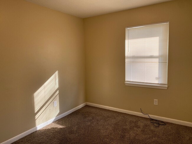 Building Photo - 30 Pony Cv