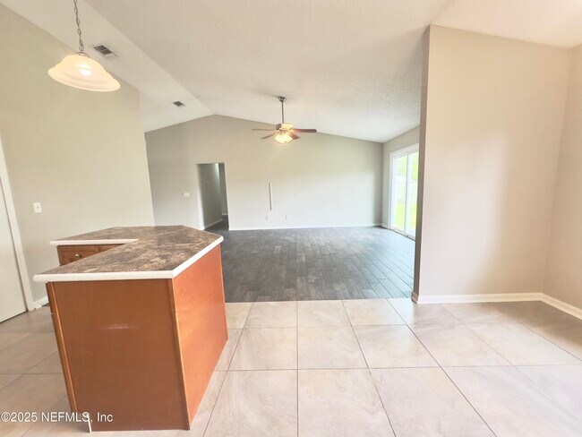 Building Photo - 8475 Seton Ct