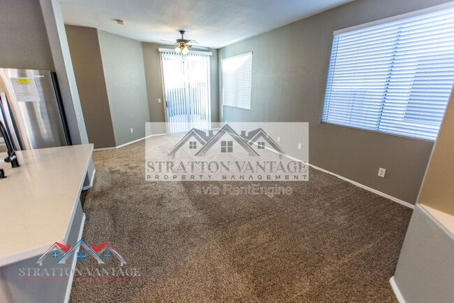 Building Photo - 1131 E Ferrara St