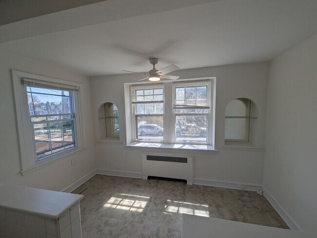 Building Photo - 3343 Chippendale St