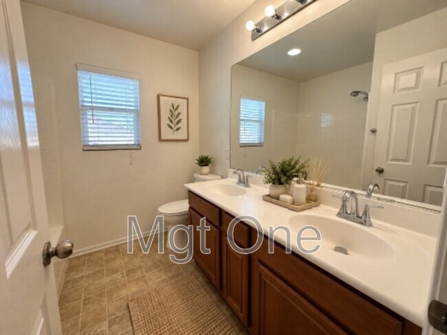 Building Photo - 1242 English Oak Way