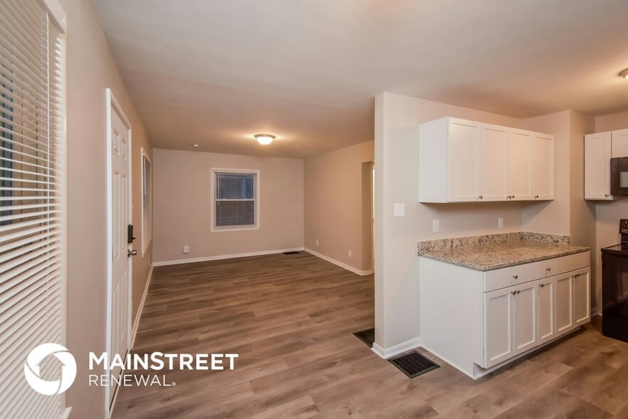 Building Photo - 5234 E 20th St