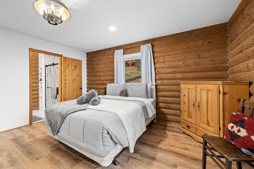 Building Photo - 19412 Pinecrest Ln