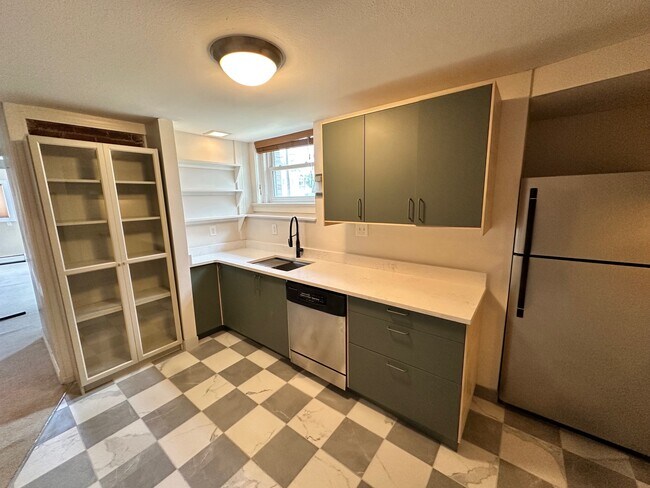 Building Photo - 108 W Byers Pl