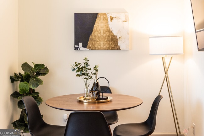 Building Photo - 907 White St SW