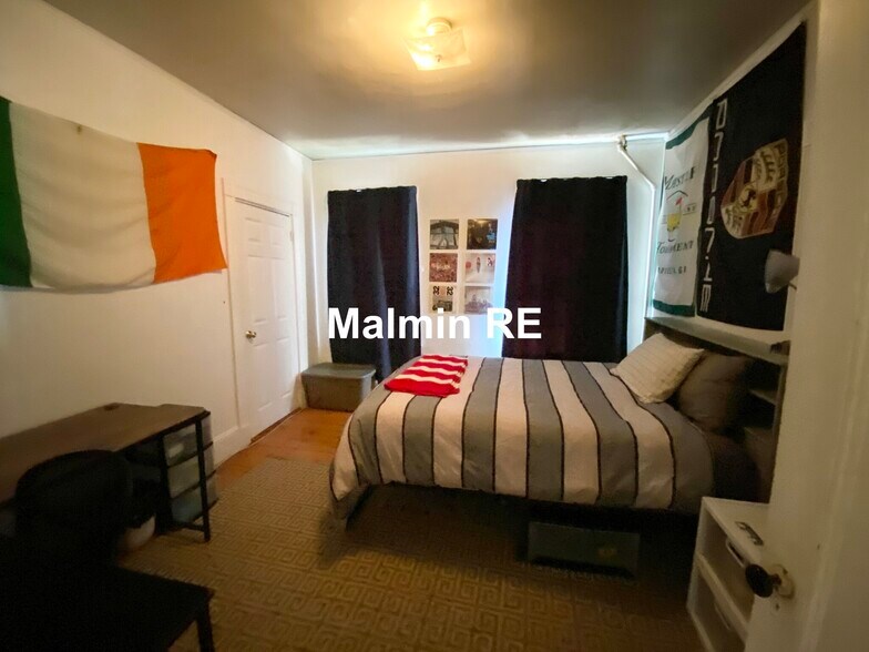 Building Photo - 55 Hillside St