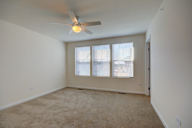 Building Photo - 5935 Hawkweed Dr
