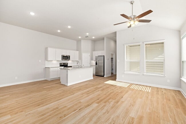 Building Photo - Luxury Duplex South of Austin