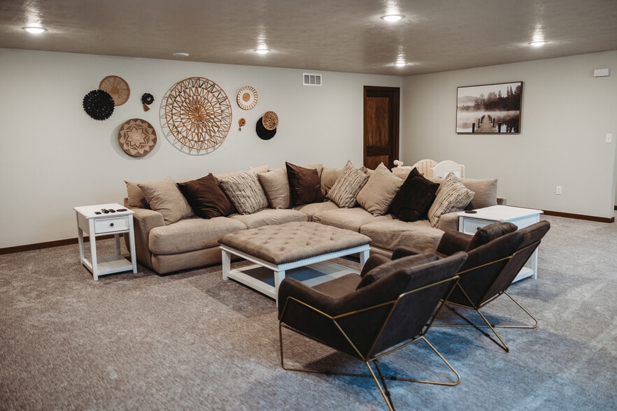 Building Photo - 5513 S Dubuque Ave