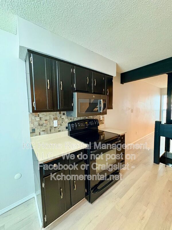 Building Photo - 8027 N Stoddard Ave