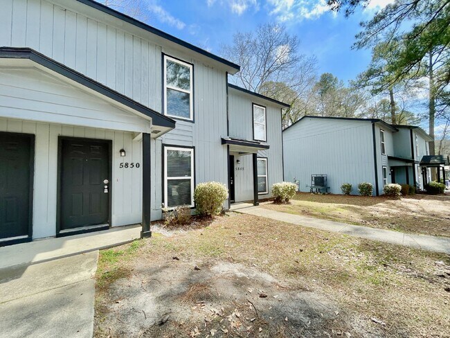 Building Photo - 2 bedroom, 1.5 bathroom townhome in Creeks Edge. Accepts Section 8.