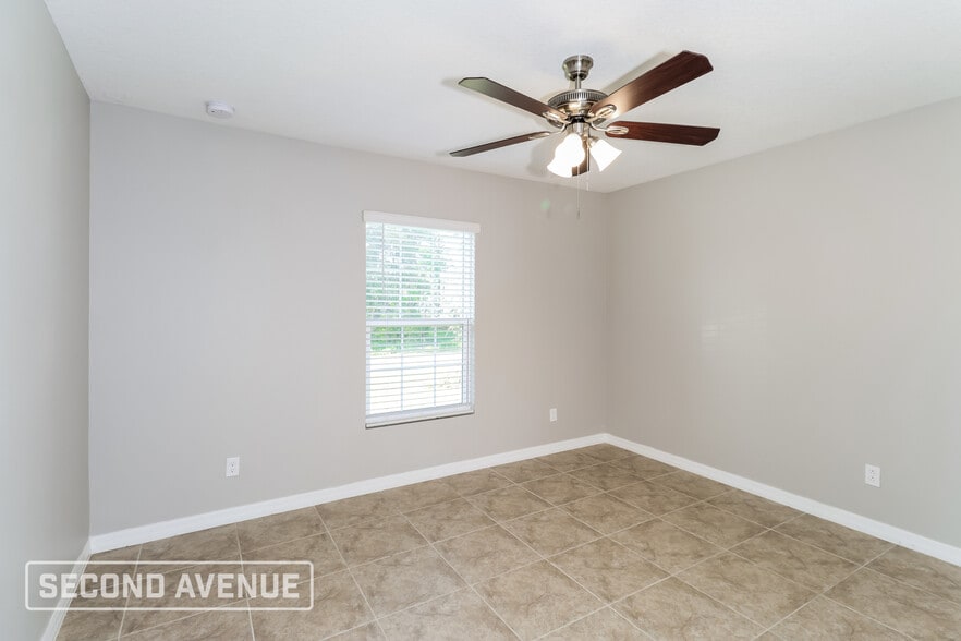 Building Photo - 594 Topeka Rd SW