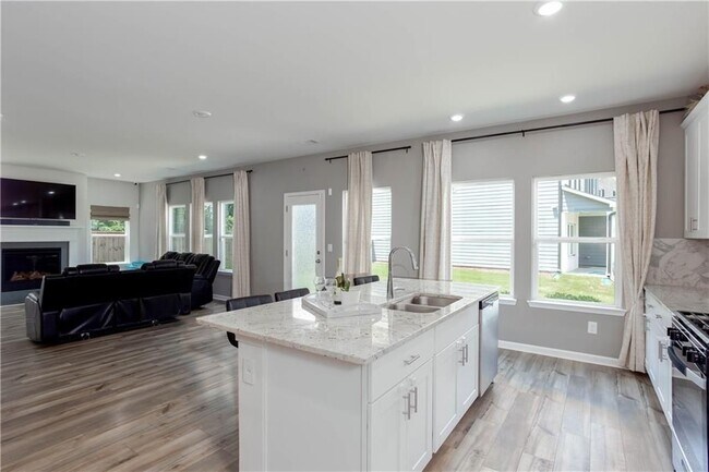 Building Photo - 607 Runnel Dr