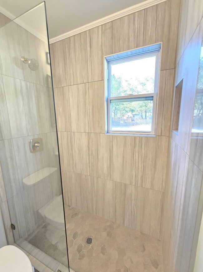 Building Photo - SUNSET PARK - **MOVE IN SPECIAL: $500 OFF ...