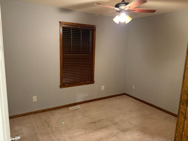 Building Photo - 3BR/2BA Home in Oak Subdivision Featuring a Large Backyard