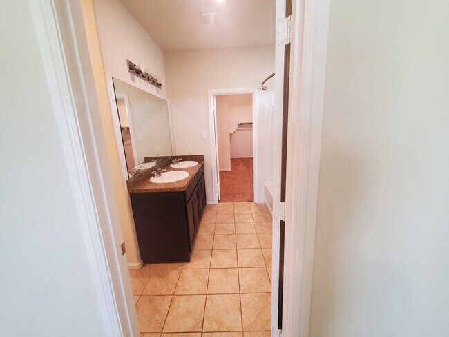 Building Photo - 248 Crowfoot Dr