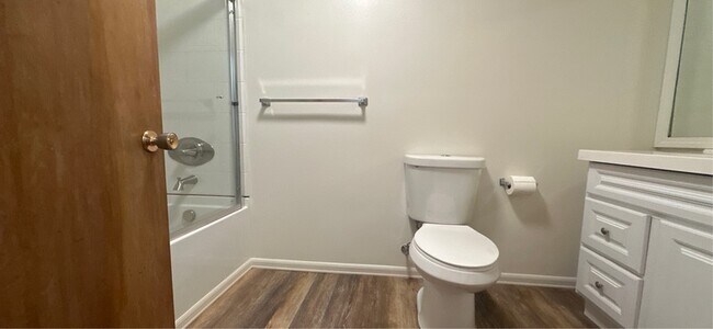 Building Photo - 938 Madison St