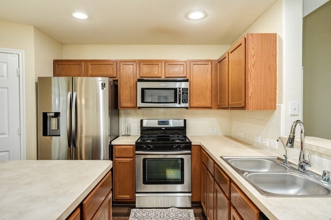 Building Photo - 999 Brady Ln