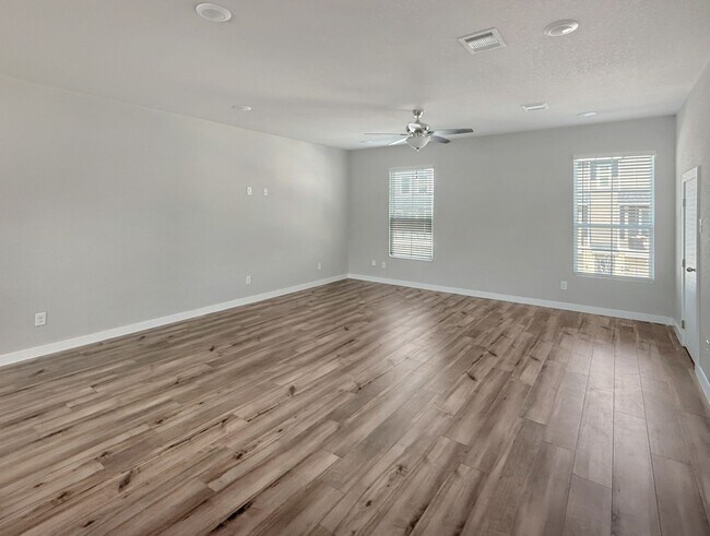 Building Photo - Modern 3-Story Townhome Near The Rim & La ...