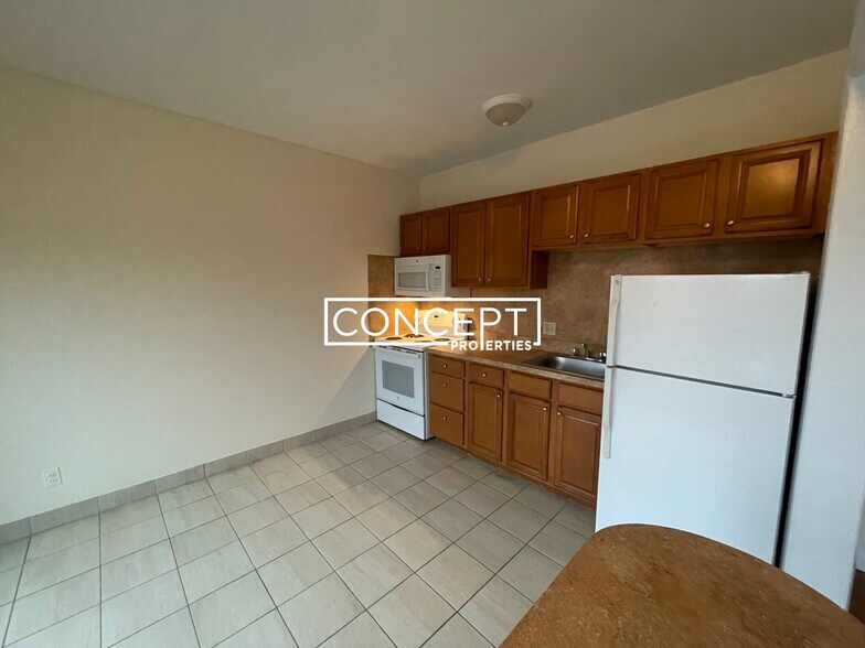 Building Photo - 1131 Commonwealth Ave