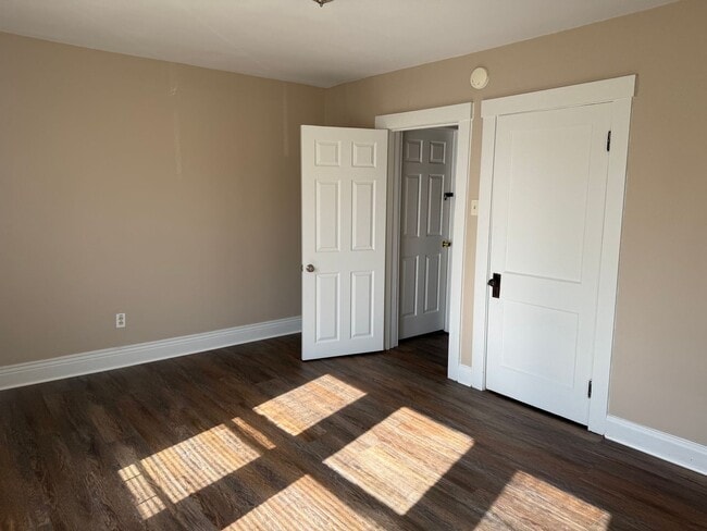 Building Photo - 823 Pine St