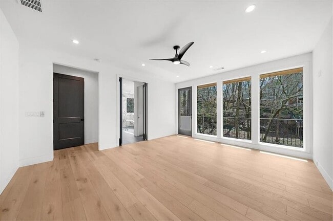 Building Photo - 942 Peachtree Battle Cir NW
