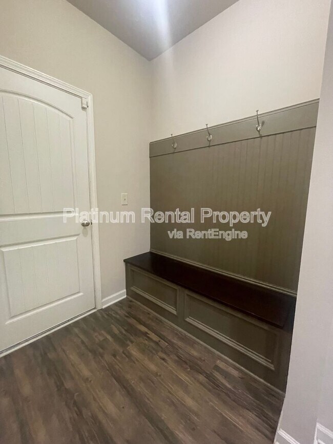 Building Photo - 7350 Silk Tree Pt