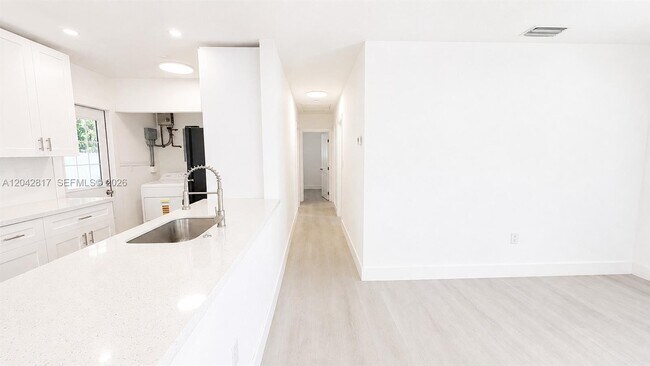 Building Photo - 721 N 68th Terrace