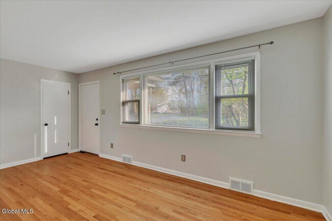 Building Photo - 1165 Cresse Ave