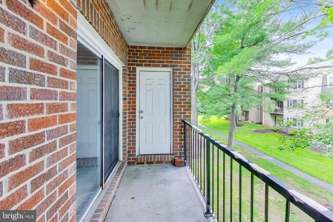 Building Photo - 18310 Streamside Dr