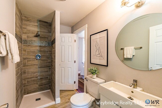 Building Photo - Beautiful, Updated Home in East End near C...
