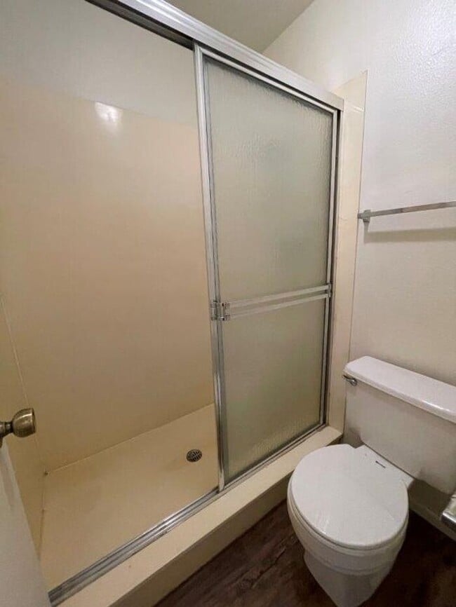 Building Photo - 3221 E Crescent Ave