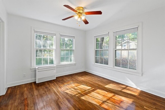 Building Photo - 204 W 43rd St