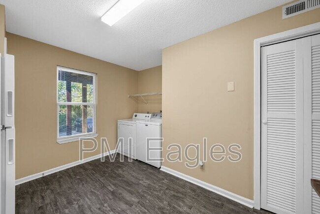 Building Photo - 3284 Tower Dr