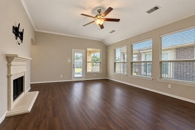 Building Photo - 42 Black Swan Ct
