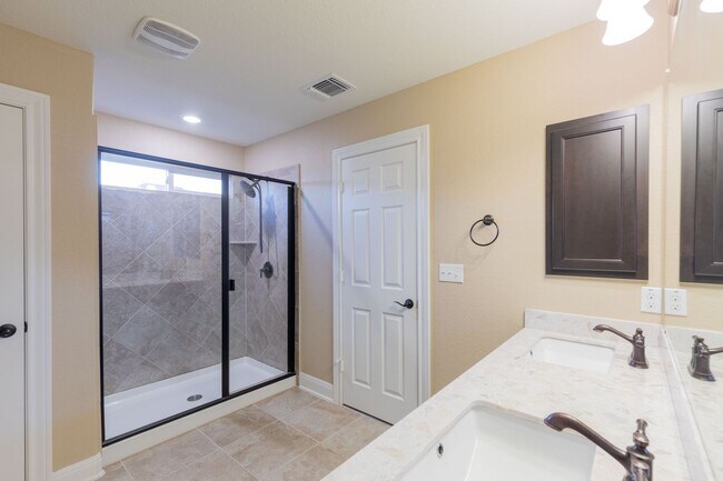 Building Photo - 1605 Constanta Dr