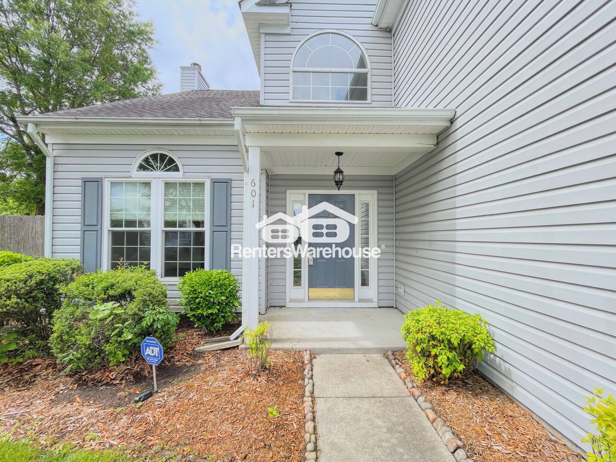Building Photo - 601 Whisper Walk