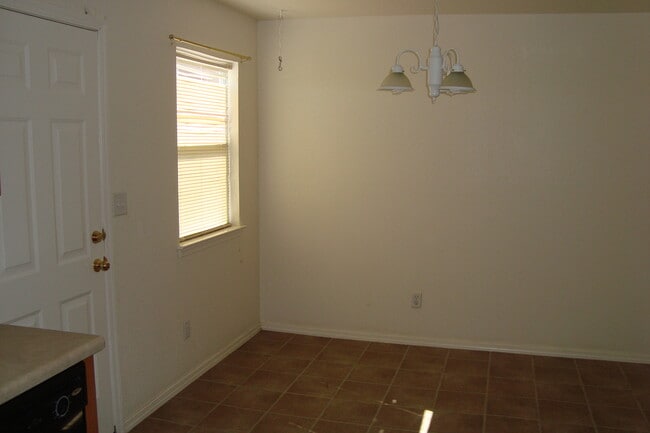 Building Photo - Northeast El Paso 3 Bed Refrig A/C