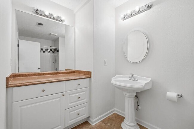 Building Photo - 4061 Keheley Glen Dr