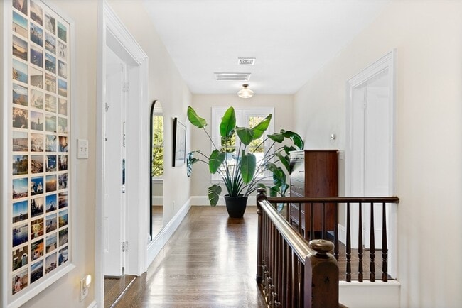 Building Photo - 90 Maple Pl