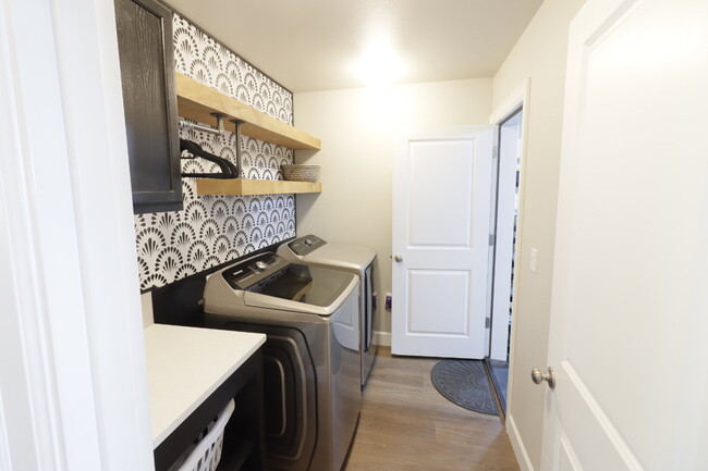 Building Photo - Be the first one to RENT this home! 3 bedrooms, 2 bathrooms, SINGLE LEVEL home with beautiful Lan...