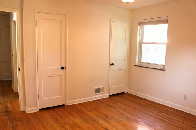 Building Photo - 3806 Gardner Ave