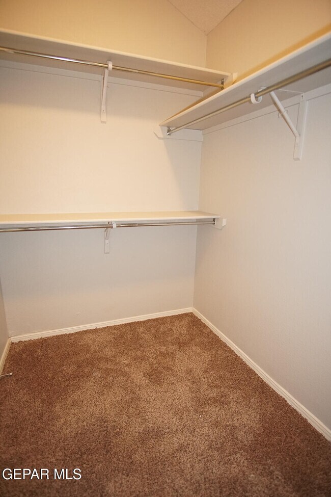 Building Photo - 10932 Acoma St