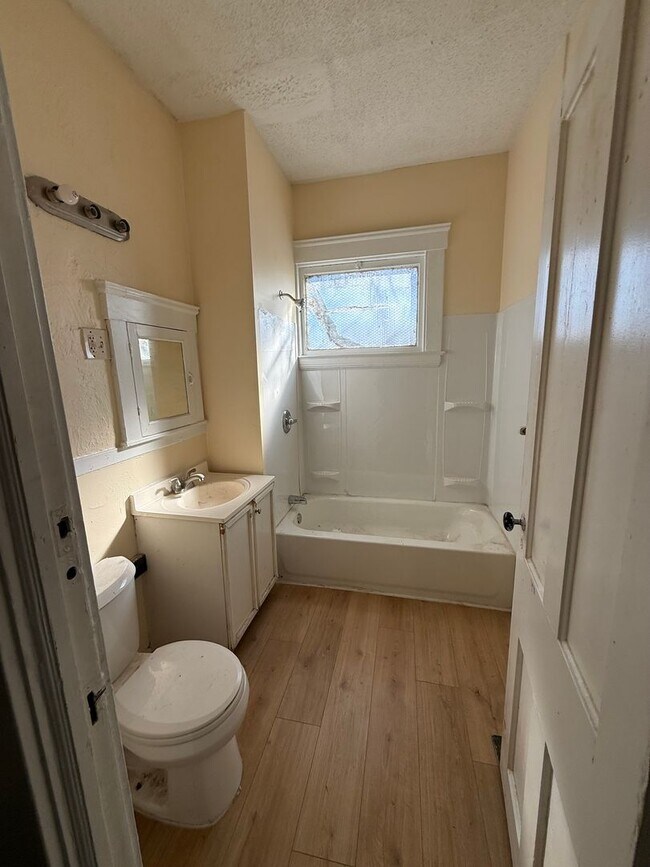 Building Photo - 1519-1525 Clark Ave