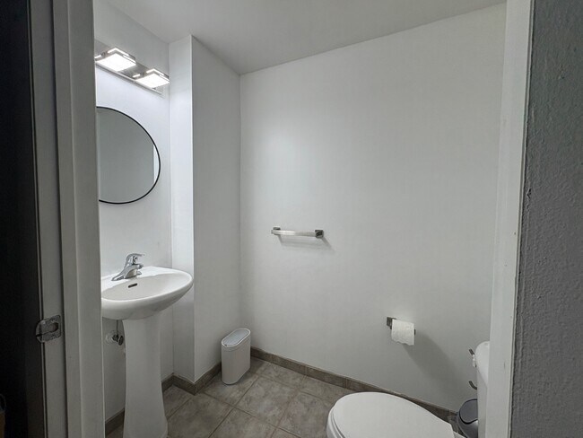 Building Photo - 455 NE 25th St