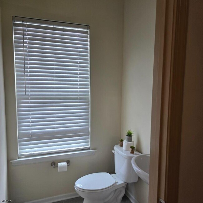 Building Photo - 76 Albert Ct